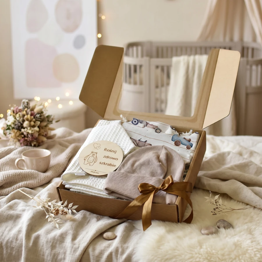 Prezent na baby shower dla niemowlaka auta